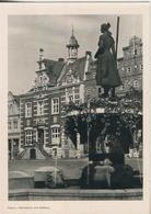 Husum V. 1960  Marktplatz Und Rathaus (3186) - Husum