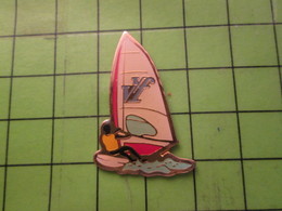 1018c Pin's Pins / Beau Et Rare / THEME SPORTS : PLANCHE A VOILE  DES VVF - Sailing, Yachting