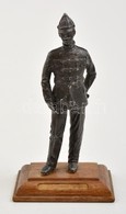 Fém Rendőr Figura, Fa Talapzaton, H: 12,5 Cm - Other & Unclassified