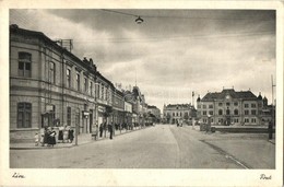 T2 Léva, Levice; Fő út, üzletek, Autóbusz, Utcai Benzintöltő állomás / Main Street, Shops, Autobus, Gas Filling Station - Non Classés