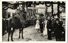 T3 1938 Losonc, Lucenec; Bevonulás, Magyar Katona Lovon, ünneplő Tömeg / Entry Of The Hungarian Troops, Soldier On Horse - Unclassified