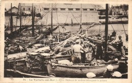 T2/T3 La Turballe-sur-Mer, Pecheurs De Sardines Debarquant Le Poisson /  Sardine Fishermen (EK) - Zonder Classificatie