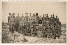 * T2 Honvéd Katonák Csoportképe Egy Hajmáskéri Gyakorlaton / Hungarian Military Soldiers' Group Picture At A Field Pract - Non Classés