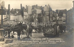 ** T2 Original-Aufnahme Vom Kriegsschauplatz. Einer Unserer Zeppeline Hat Durch Abwerfen Einer Bombe Ein Ganzes Häuservi - Sin Clasificación