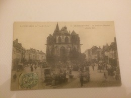 BI -900 - La Normandie -"CPA" LE NEUBOURG- La Place Du Marché - Le Neubourg