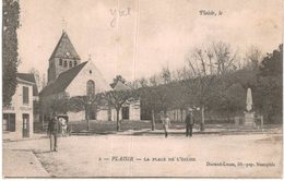 PLAISIR ... LA PLACE DE L EGLISE - Plaisir