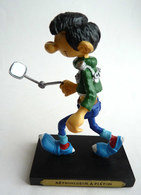 FIGURINE HACHETTE EN RESINE GASTON LES INVENTIONS LE RETROVISEUR A PIETON N°02 2007 - Figuren - Kunststoff