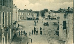 85 - Sainte Hermine : Vue De La Place Saint Hermand - Sainte Hermine