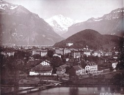 VERS 1880 - TRES RARE - GRANDE PHOTO ALBUMINE MONTEE ** SUISSE INTERLAKEN JUNGFRAU  - Verso Photo GIESBACH CASCADE - Antiche (ante 1900)
