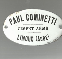 LIMOUX... PLAQUE BOMBEE  EMAILLE  PAUL COMINETTI  CIMENT ARME  A LIMOUX   10 X 6 CM - Plaques émaillées (après 1960)