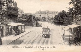 ¤ Cabourg - Le Grand Hôtel , Vu De La Rue De La Mer - Cabourg