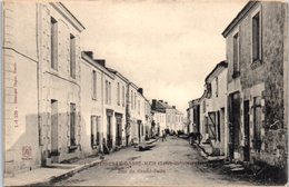 44 - La CHAPELLE BASSE MER -- Rue Du Grand Puits - La Chapelle Basse-Mer