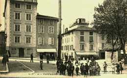 64...PYRENEES ATLANTIQUES...HASPARREN...PLACE DE L EGLISE - Hasparren