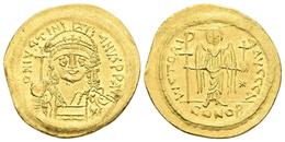 JUSTINIANO I. Sólido. 527-565 D.C. Constantinopla. A/ Busto Con Casco Y Coraza De Frente Sosteniendo Globo Crucífero Y E - Byzantines