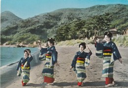 Rare Cpa Japon Années 50 Femmes En Tenues Traditionnelles National Parc Izu - Autres