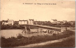 44 - FROSSAY -- Le Village Et Le Pont De La Roche - Frossay