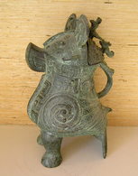 A Bronze Wine Vessel Zun In The Shape Of An Owl / China - Aziatische Kunst