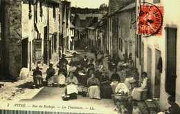 35...ILLE ET VILAINE...VITRE...RUE DU RACHAPT...LES TRICOTEUSES - Vitre