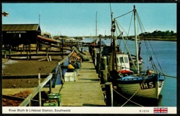 Ref 1241 - Postcard - Fishing Boats River Blyth & Lifeboat Station - Southwold Suffolk - Altri & Non Classificati