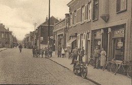 +++ CPA - ZWEVEGEM - Ootegemstraat - Carte Animée ! - Café - Moto - Pompe Esso   // - Zwevegem