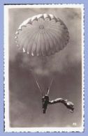 CPSM - Pau (64) - Parachutiste - Sortie De La 2e Voile - Paracadutismo