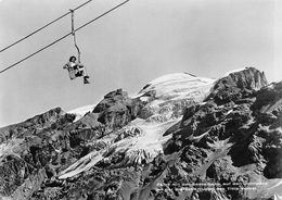 Fahrt Mit Der Sesselbahn Auf Den Jochpass An Der Gietscherkuppe Des Titlis Vorbei. - Other & Unclassified