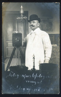 KOLOZSVÁR 1913. Egy Fotográfus Portréja, érdekes Fotós Képeslap  /  1913 A Photographer's Portrait, Interesting Photo Vi - Other & Unclassified