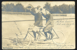 BUDAPEST 1901. Tandem Kerékpárosok , Régi Fotós Képeslap  /  1901 Tandem Cyclists Photo Vintage Pic. P.card - Ungheria