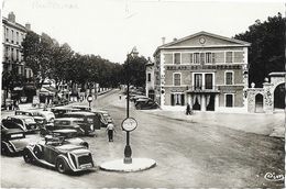 Montélimar - Place D'Aygü, Relais De L'Empereur Vers 1950, Belles Voitures - Edition Combier - Carte CIM - Montelimar