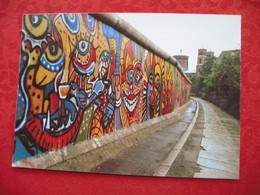 BERLIN.Mauer Bei Bethanien.Malerei An Der Mauer(Mariannenplatz) Von C.Bouchet U.Th.Noir Aus Paris - Muro De Berlin