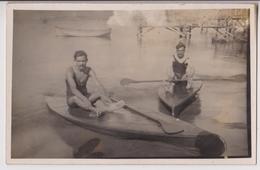 CARTE PHOTO D'UNE COMPETITION D'AVIRON - UN RAMEUR SANS BARREUR - 2 SCANS - - Rowing