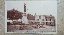 CPA. MONUMENTS AUX MORTS - LE BRIGNON Haute Loire - LA PLACE DU SOUVENIR  - LA GRANDE GUERRE 1914-1918 - Monuments Aux Morts