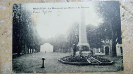 CPA. MONUMENTS AUX MORTS - MAULEON Basses Pyrénées - ....et Le Fronton - Monuments Aux Morts