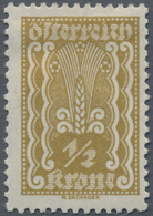 Österreich: 1922, Freimarken, 1½ Kr., Sieben Verschiedene Farbproben In Abweichenden Farben Und Mit - Other & Unclassified