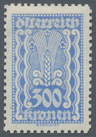 Österreich: 1922, Freimarken 300 Kr. Zwölf Verschiedene Gezähnte Farbproben Auf Weißem Bzw. Gelblich - Other & Unclassified
