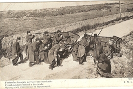 Militaria -  La Grande Guerre 1914- Fantassins Français Derrière Une Barricade  60 - Guerra 1914-18