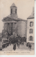 LA GACILLY - Sortie De Messe  PRIX FIXE - La Gacilly