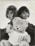 PHOTO CHANTEUSES " LES MITOUFLE"  ANNEE 1964 - Célébrités