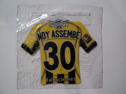 MAGNET FOOTBALL 2010. NDY ASSEMBE DE VALENCIENNES. LIGUE 1. NEUF DANS SON SACHET - Sport