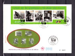 " LE SIECLE AU FIL DU TIMBRE : PHOTOS " Sur Enveloppe 1er Jour Grand Format N°tée De 2002 N°YT 3519-23. Parf état FDC - Fotografía