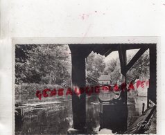 77 - SOUPPES SUR LOING - LE LAVOIR SUR LE LOING - ENFANT PECHE A LA LIGNE - Souppes Sur Loing