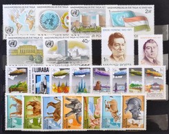 ** Magyar Bélyegek A 80-as évekből Közepes Berakóban, Hozzá Kevés Pecsételt, Külföldi és Okmánybélyeg - Used Stamps