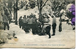 64...PYRENEES ATLANTIQUES.....EAUX BONNES...PRÉPARATIFS D UNE COURSE DE BOBSLEIGHS - Eaux Bonnes