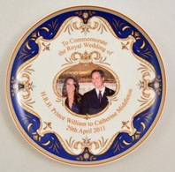 Royal Wedding William And Catherine Porcelán Emléktál, Matricás, Jelzett, Hibátlan, Eredeti Dobozában, D: 20,5 Cm - Autres & Non Classés