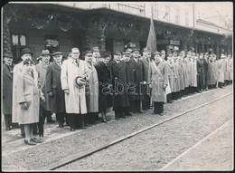 1938 Ipolysági Magyar Bevonulást Fogadó Bizottság Az állomáson, Szádeczky-Kardoss Boldizsár (1883 - 1951) Ezredes Felesé - Altri & Non Classificati