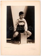 Cca 1930 Gyermekfotó Rónay Dénes Udvari Fényképészmester Budapesti Műterméből, 23x16 Cm, Karton 33x24 Cm - Autres & Non Classés