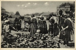 ** T2 Kárpátaljai Piac / Podkarpatská Rus. Na Trhu / Transcarpathian Pottery Market. Moritz Lichtig - Non Classés