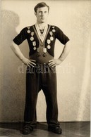 ** T1 Sportoló érmekkel / Athlete With Medals. Photo - Unclassified