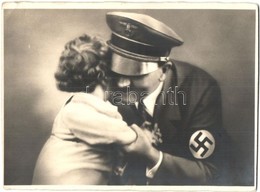 ** T2/T3 Adolf Hitler With Little Girl. Aufn. U. Verlag Foto R. Hanke  (EK) - Non Classés