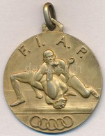 1938. 'F.I.A.P. / Olaszország-Magyarország - Budapest 17. április 5.' Jelzett, Aranyozott Ag Birkózó érem Füllel (18,37g - Non Classés